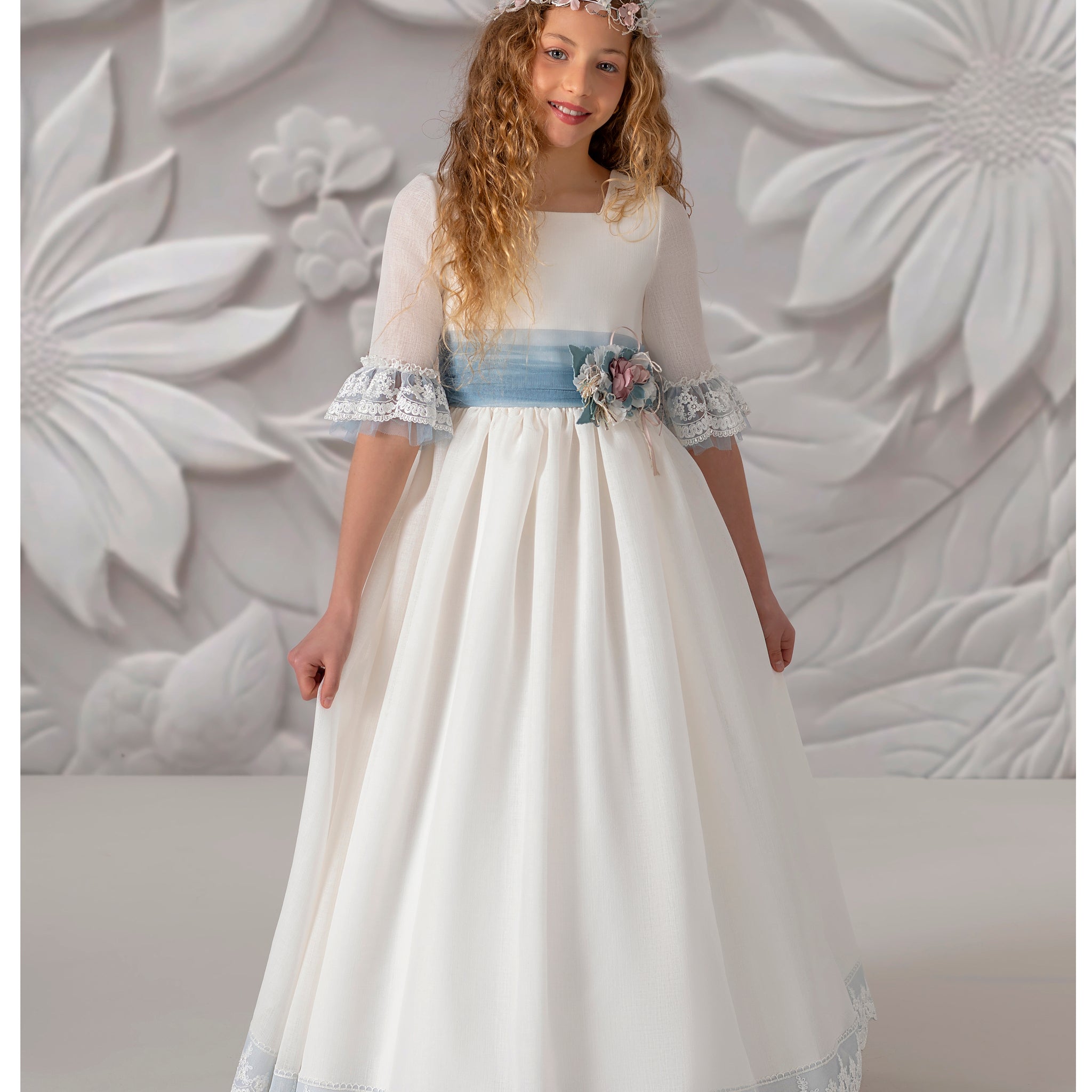 FIRST COMMUNION DRESS MODEL 5804: Romantic First Communion Dress