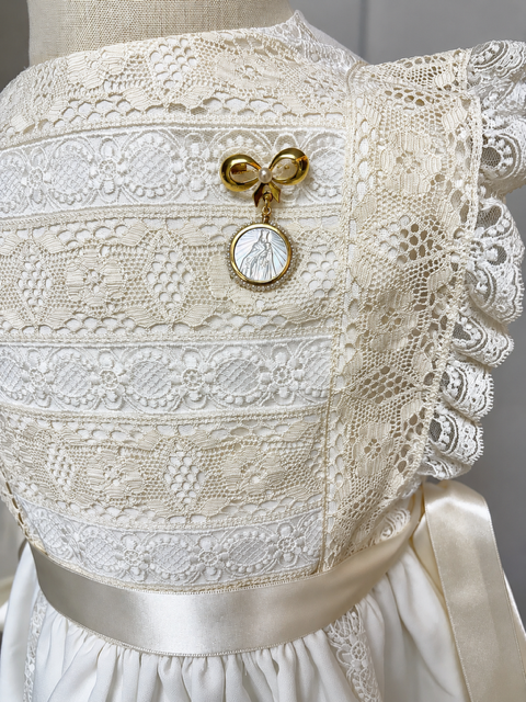 24K Gold-Plated Pin with Bow, Pearl and Nacar Medal