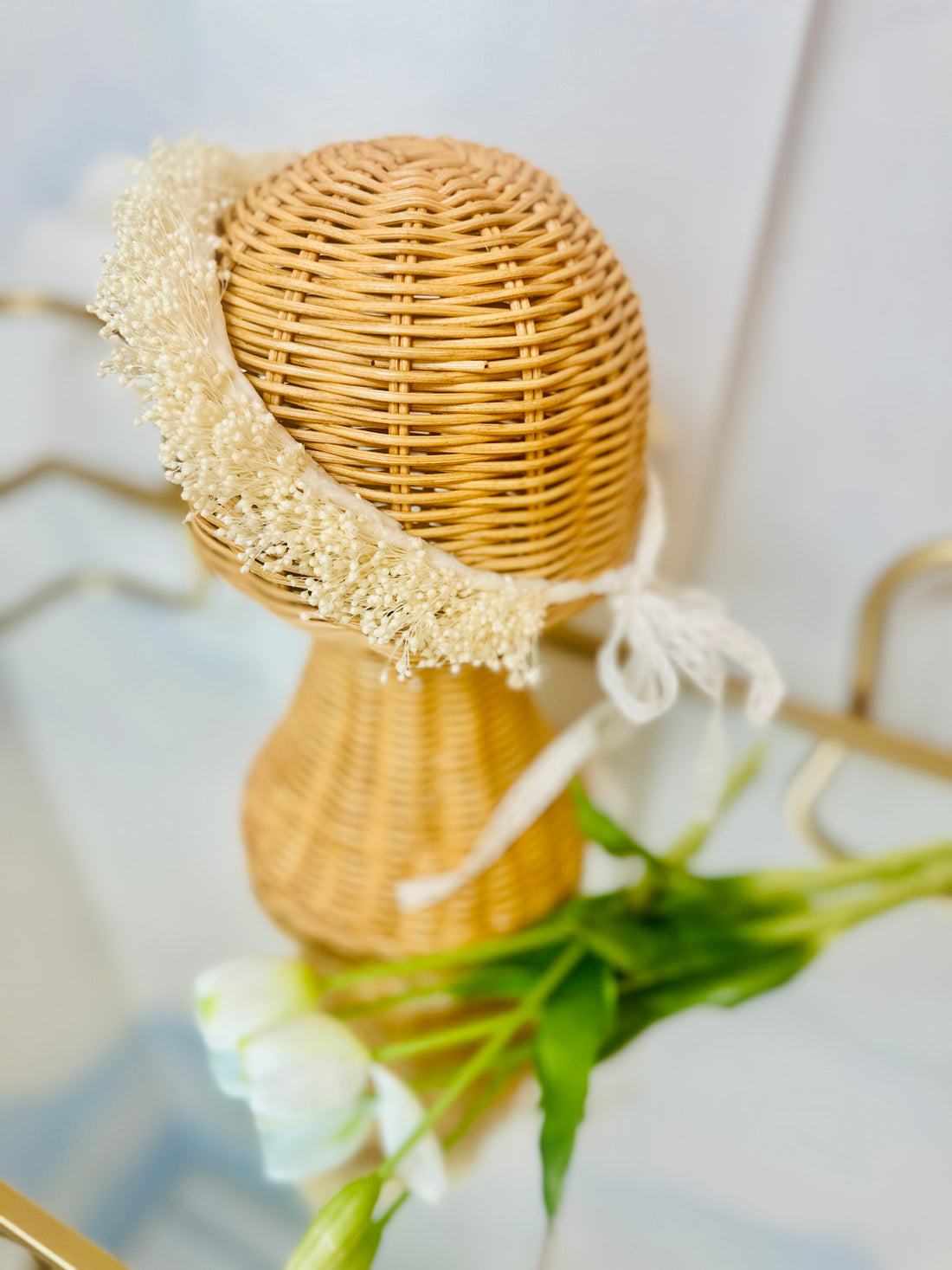 NATURAL FOLIAGE CROWN WITH PRESERVED BEIGE FLOWERS