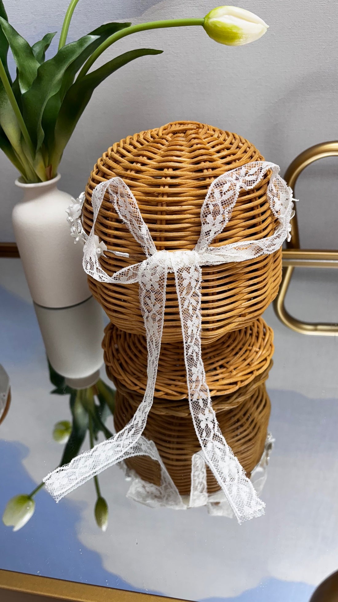 SYNTHETIC FLOWER CROWN WITH FOLIAGE