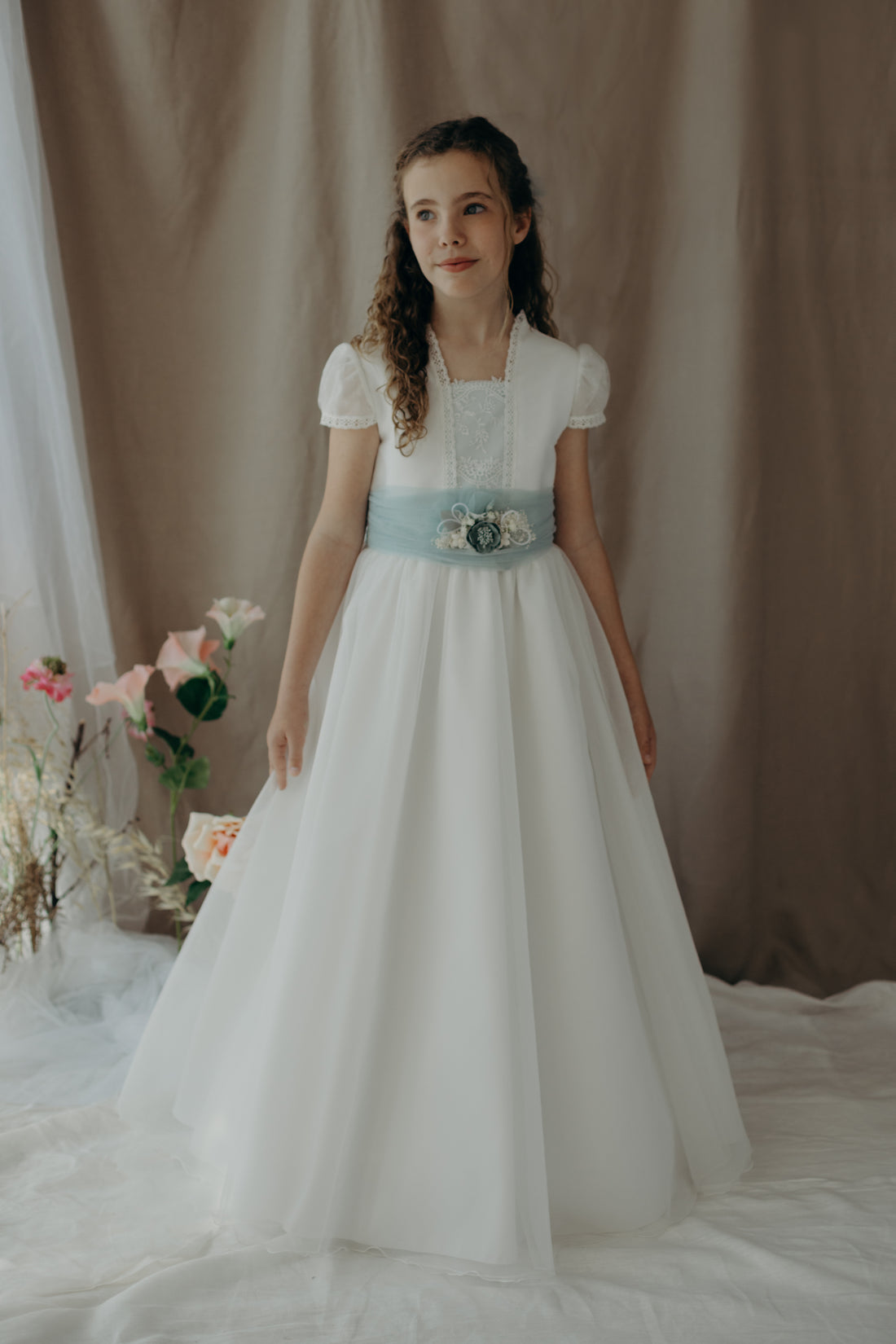 First Communion Dress Model 5208: Fantasy and Elegance in Light Ivory